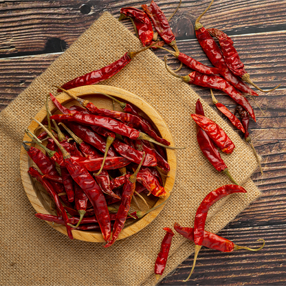 Dry Red Long Chilli (உலர்ந்த நீளமான சிவப்பு மிளகாய்)